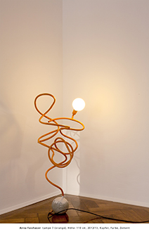 Anna Fasshauer  Lampe 7 (orange), Hhe: 110 cm, 2012/13, Kupfer, Farbe, Zement 